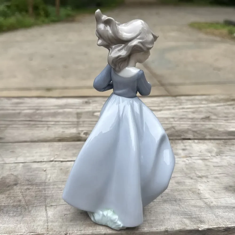 Vtg Lladro Nao Girl On A Windy Day With Bouquet Blue Gown 1988